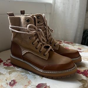 Universal Thread Tan Sherpa Boots